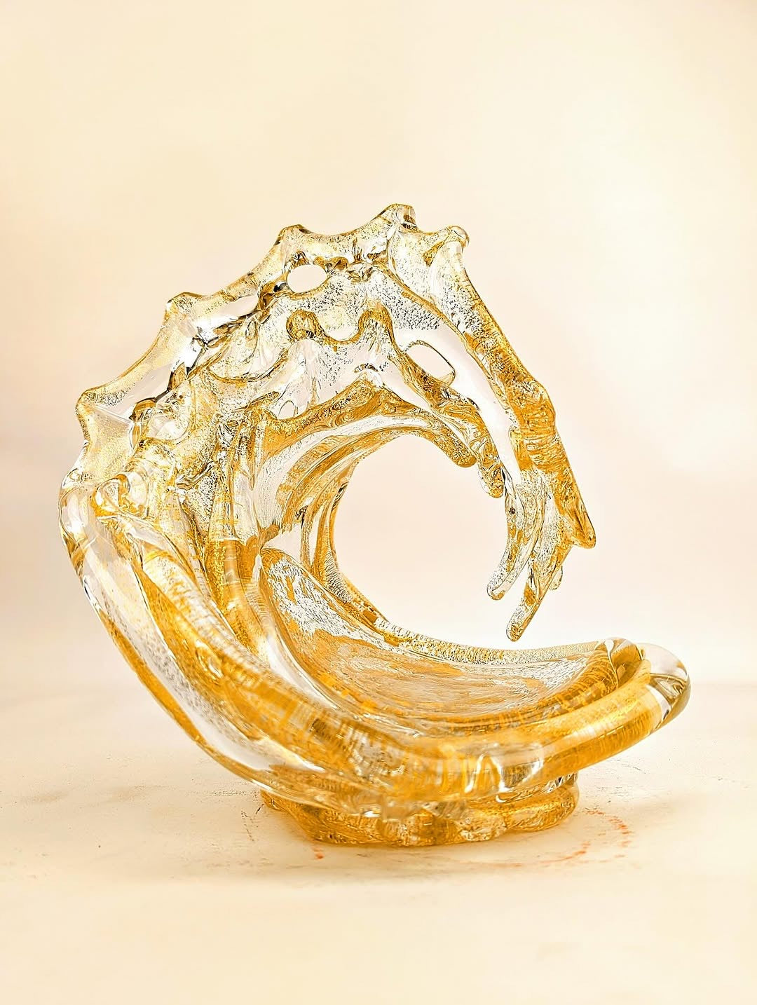 Classic Wave made with 24K gold foil by our favorite glass wave master David Wight 💎